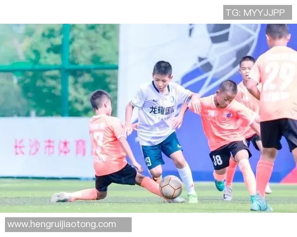 一起追逐足球明星的梦想与激情，共同见证绿茵场上的辉煌时刻